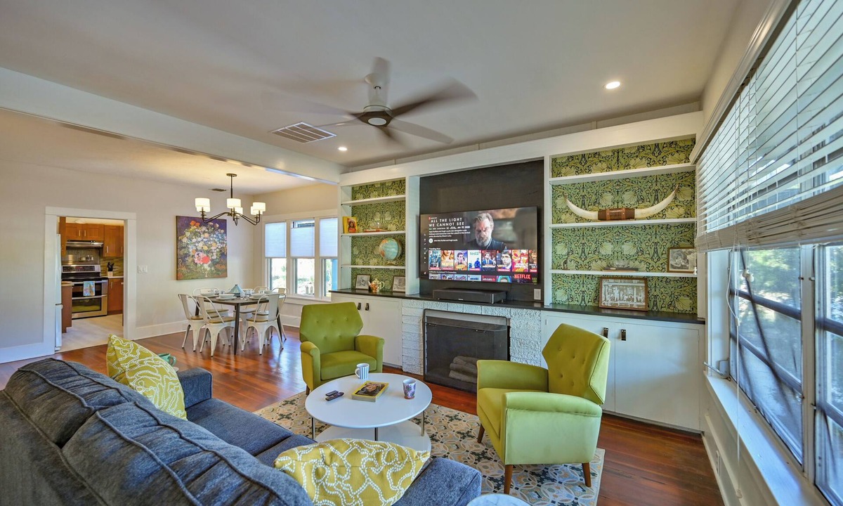 Arlington Park House | Funky Farmhouse-Walk to Arlington Pool Swimmers!