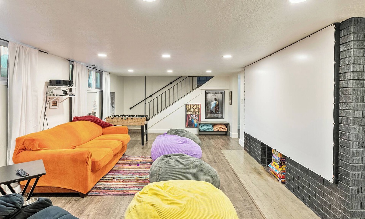 Hillcrest House | Gather and Getaway! 3 bed 2 bath