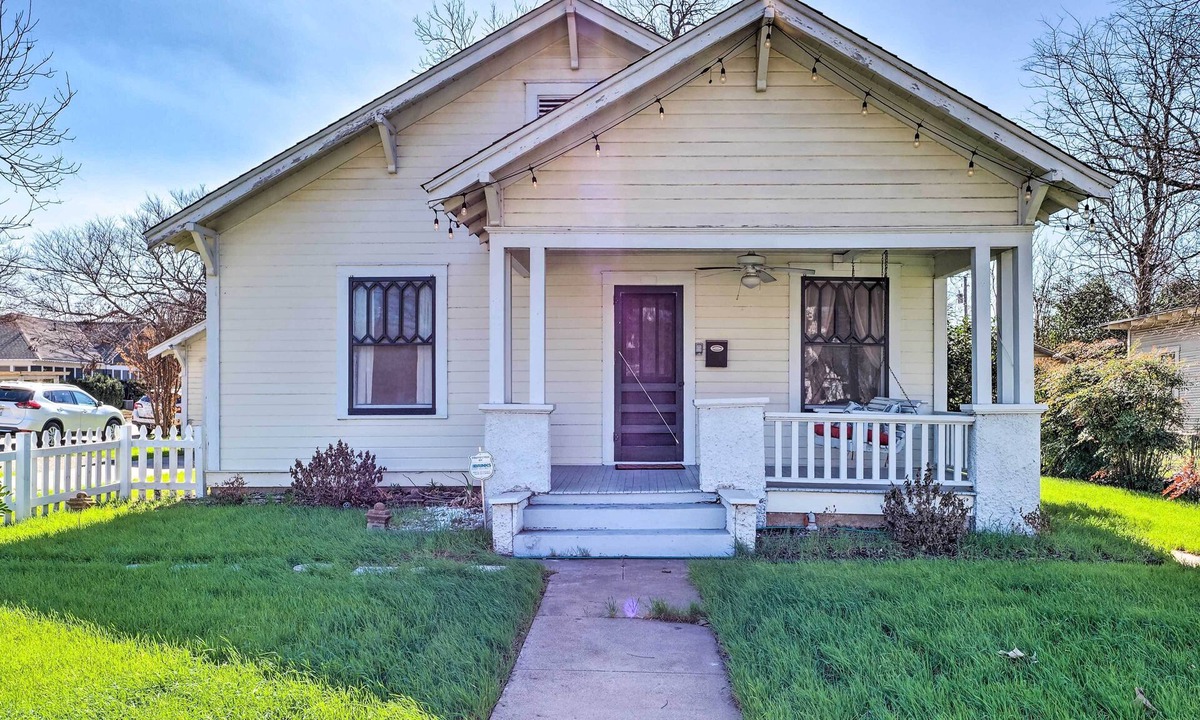 Georgetown Cottage | Georgetown Vacation Rental Close to Town Square!