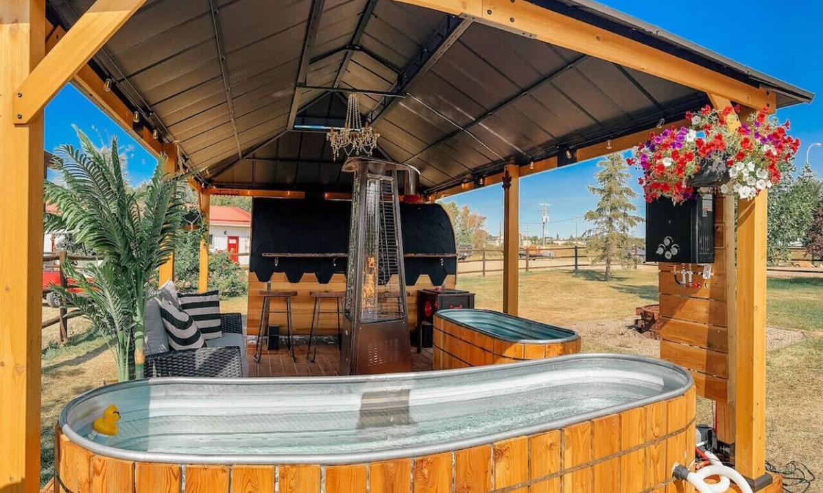 Stettler House | Glamping RV w/ Hydro Spa
