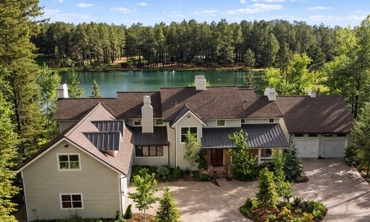 Pinetop House | Golf | Chef's Kitchen + Jacuzzi