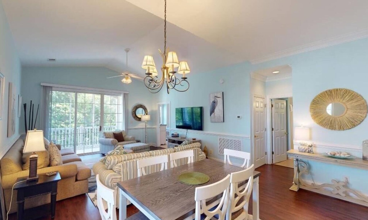Pawleys Island Villa | Golfer Hideaway in Prestigious Litchfield