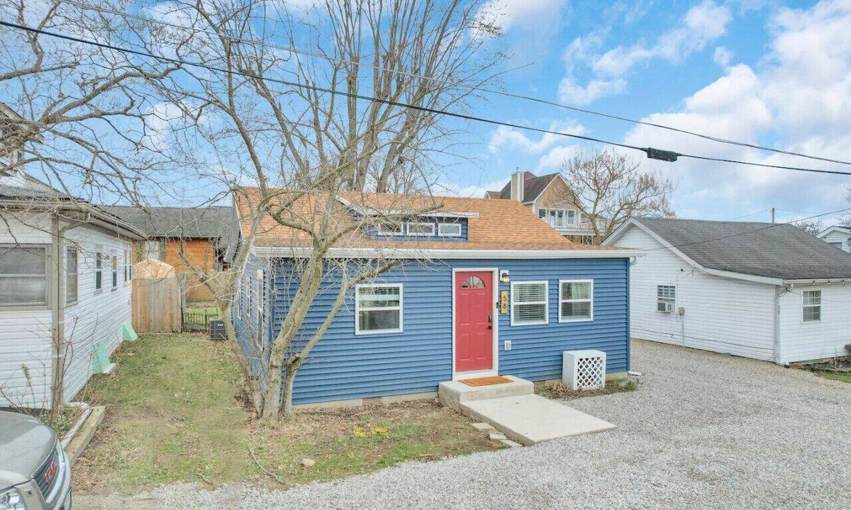Buckeye Lake House | Gone Fishing: 12 minute walk to crane lake beach