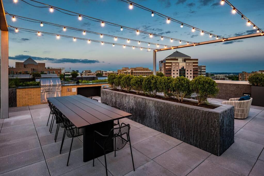 Clarendon Apartment | Gorgeous 1 Bedroom At Clarendon With Gym and Rooftop