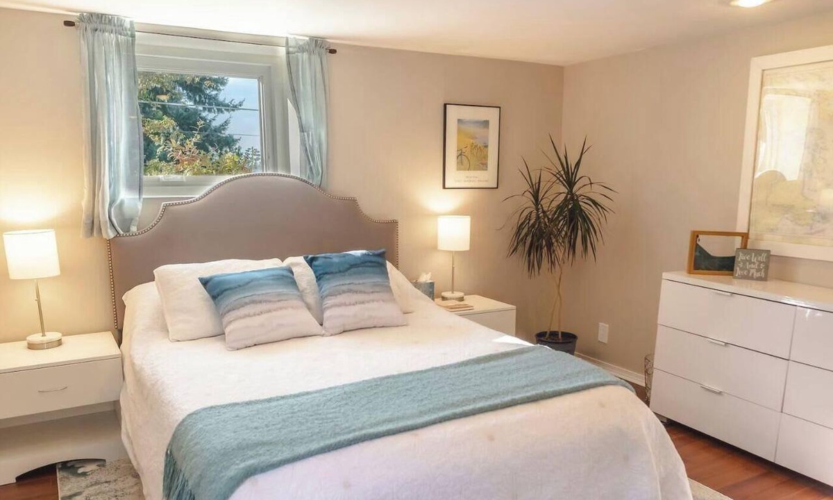 Phinney Ridge Apartment | Gorgeous 1 Bedroom Space Close to Woodland Park