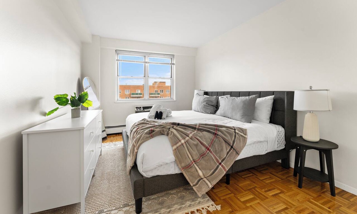 North Brookline Apartment | Gorgeous 2BR Next to BU uab6