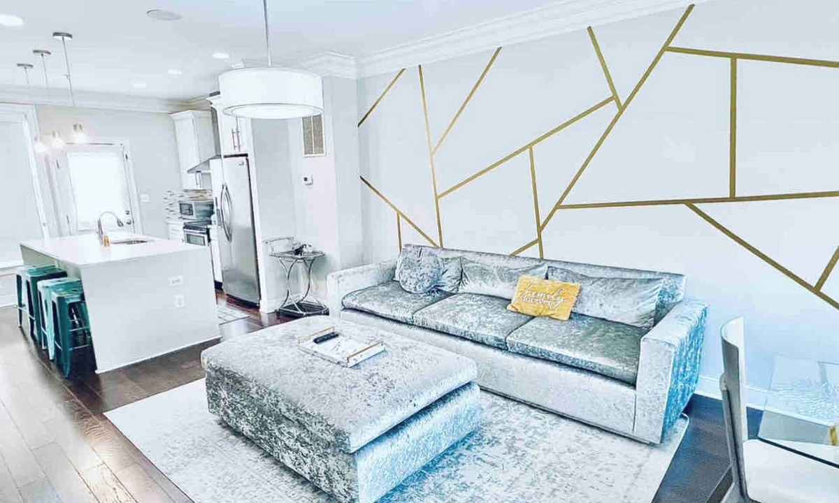 Northeast House | Gorgeous 4-Level House with Private Parking in Serene Washington Neighborhood