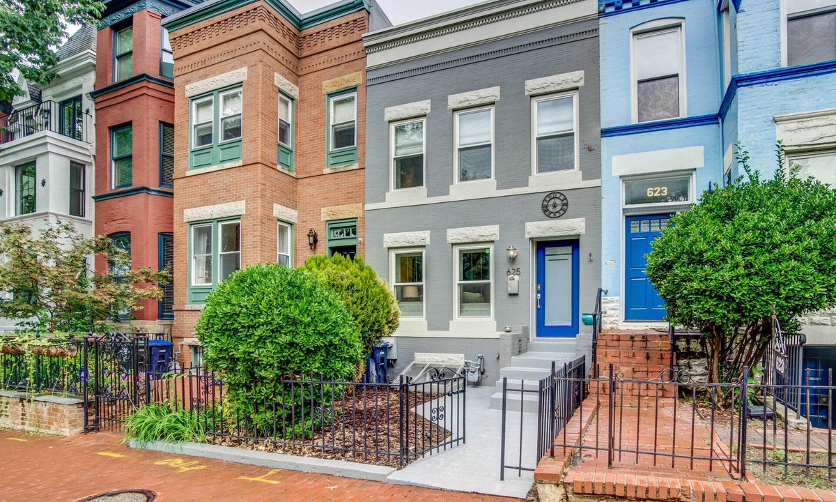 Near Northeast House | GORGEOUS CAPITOL HILL ROWHOME | Walk to Capitol, National Mall, Union Station, H