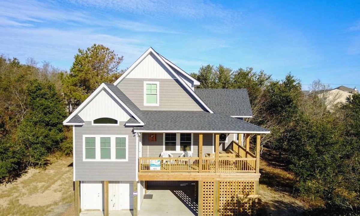 Tuckahoe House | GrayGoose in Duck - Walk to Beach & Private Parking - Resort Style Backyard