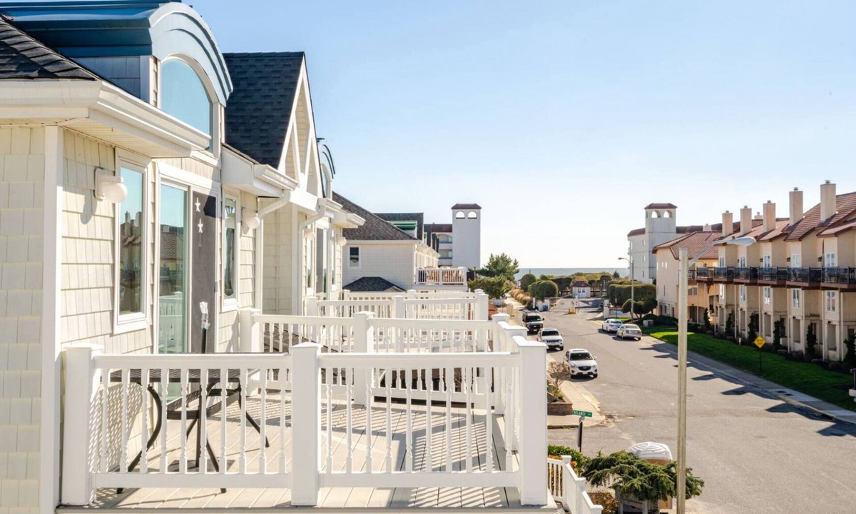 Diamond Beach Condo | Great location, ocean + bay view, seasonal heated pool, garage, bikes, modern