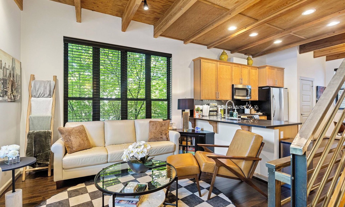 Green Lake House | Green Lake Modern K/Q + Parking | Stadium Access