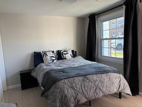 Woodbridge House | Ground level townhouse Private entrance and bath near quantico
