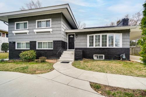 White Oak House | Group Getaway! Modern Silver Spring Home w/Yard