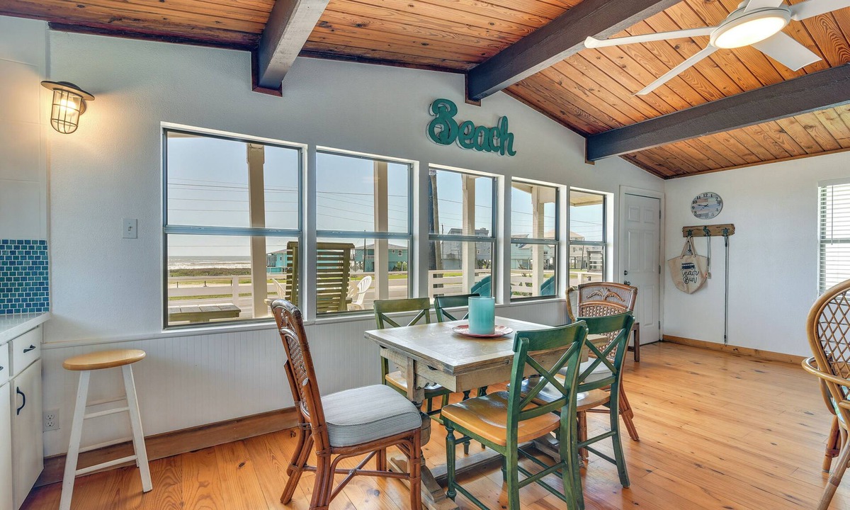 Galveston Cottage | Gulf Coast Views: Stilted Retreat in Galveston!