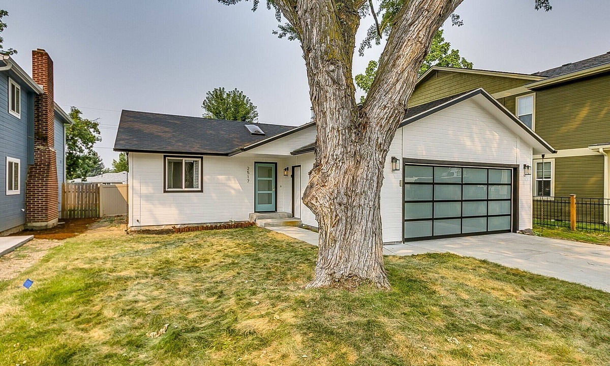 Sunset House | #HabitueHomes - Sunset Park Sweetheart