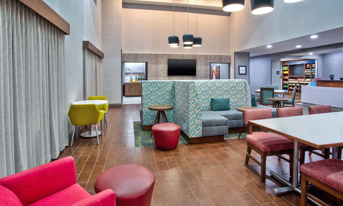 Caloosahatchee Hotel | Hampton Inn & Suites - Cape Coral/Fort Myers Area, FL