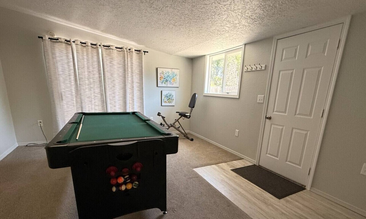 Southwest Ada County Alliance House | Happy Hazel-King Suite Game Room Fire Pit Pet Friendly Spacious Yard Boise