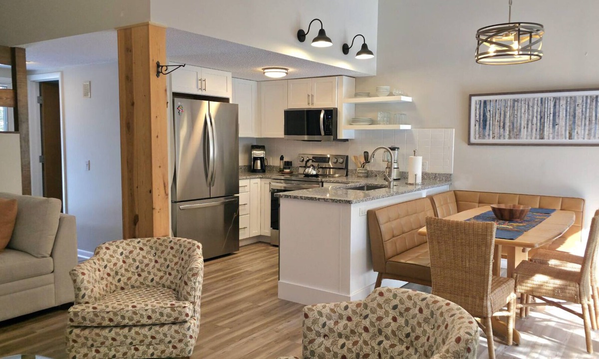 Harbor Springs Condo | Harbor Cove 28 Beach & Pool Retreat: A cozy 3BR condo in scenic Harbor Springs