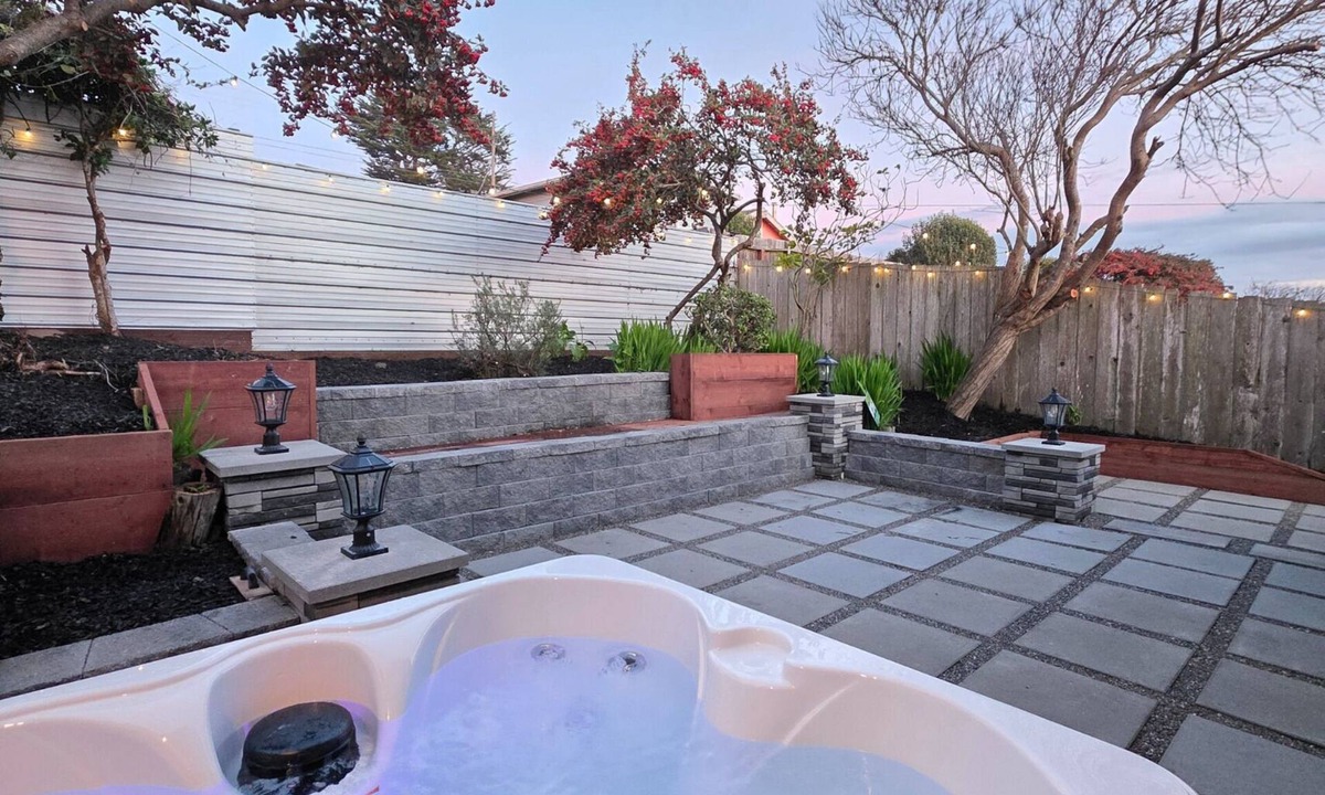 Old Town Cottage | Harbor View Retreat/Hot Tub/Fire Pit/Pet Friendly