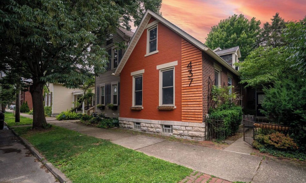 Merion Village House | Harry Potter Loft with New Hot Tub | German Village | Cozy Cobblestone