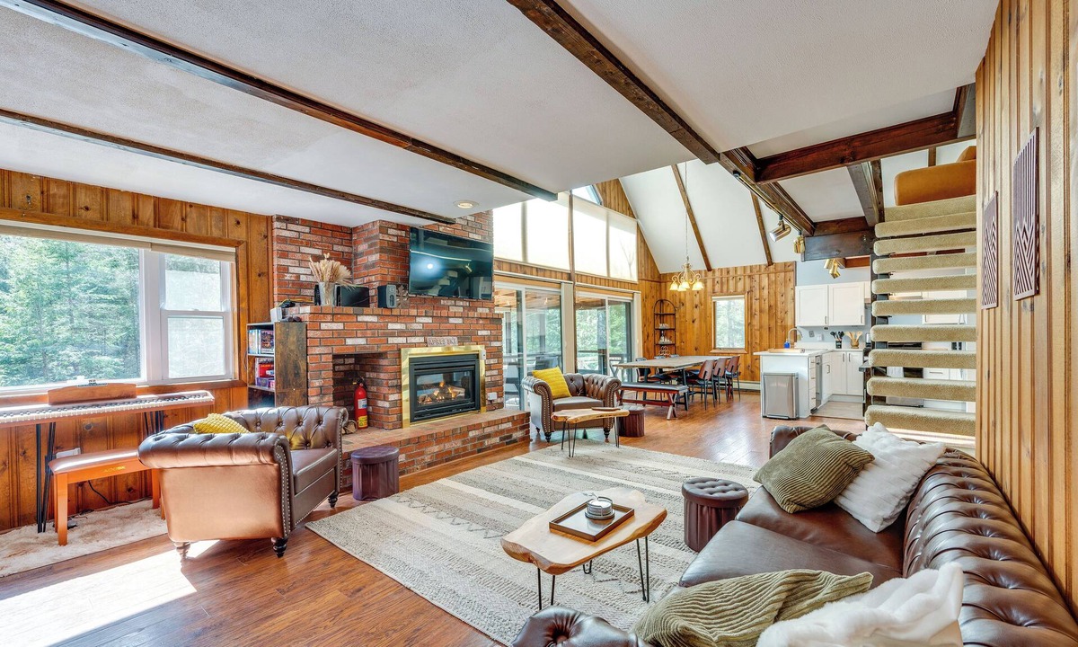 Woodsville Cottage | Haverhill Mtn Retreat w/Deck: Hike, Ski & Relax