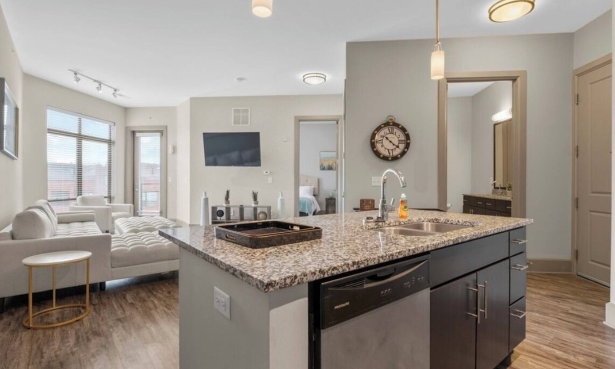 Short North Apartment | Heart of Downtown Columbus | Short North area