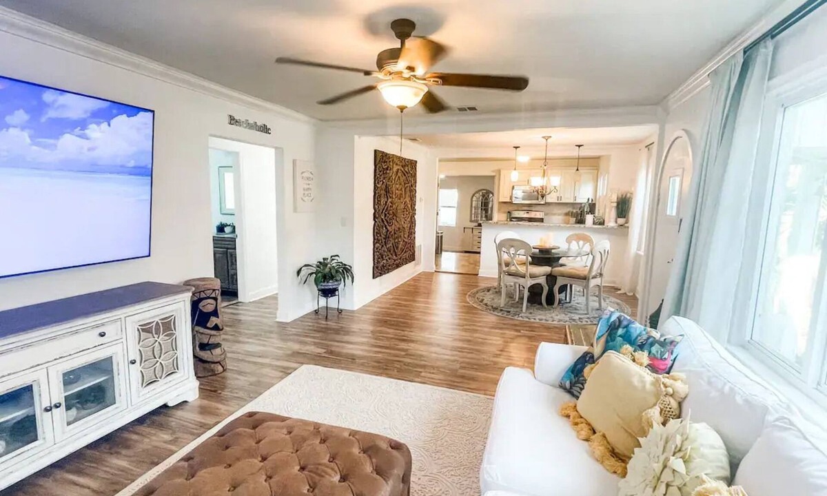Arlington Park House | Heated pool home 5 min to downtown sleeps up to 8. Pet friendly!