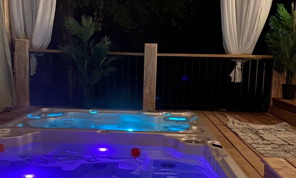 Mont-Tremblant House | Heated Pool & Spa Tremblant Resort. Monthly and seasonal ONLY!