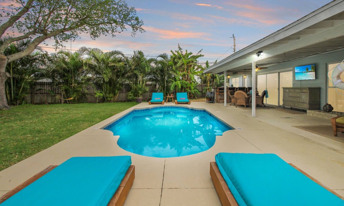 Cocoa Isles House | Heated Pool-Walk to Beach-Bikes-Beach Gear