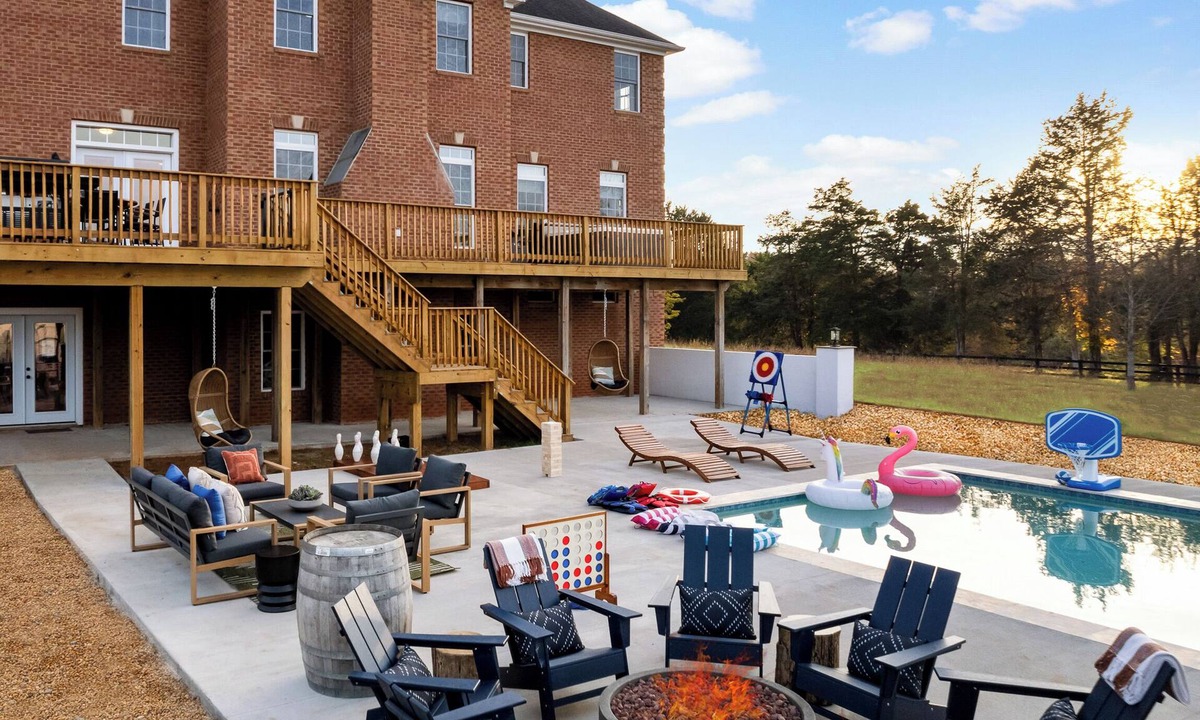 Culpeper House | Heated Saltwater Pool~Huge Arcade~Theater~100" TV~Hot Tub~King Beds