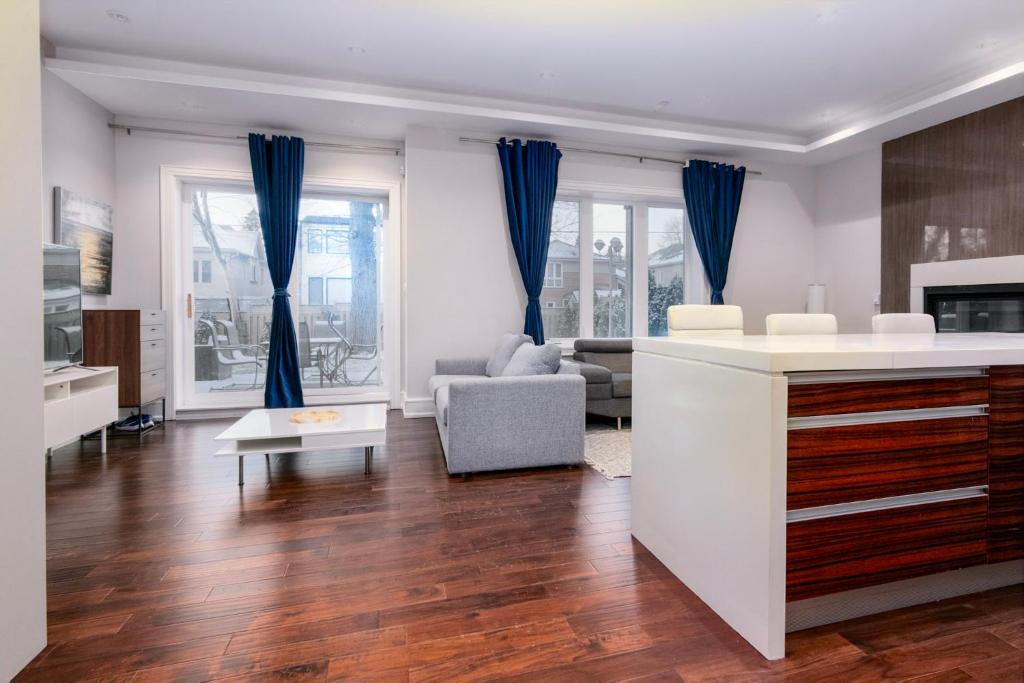 Willowdale House | Hillcrest Modern Shared Suite