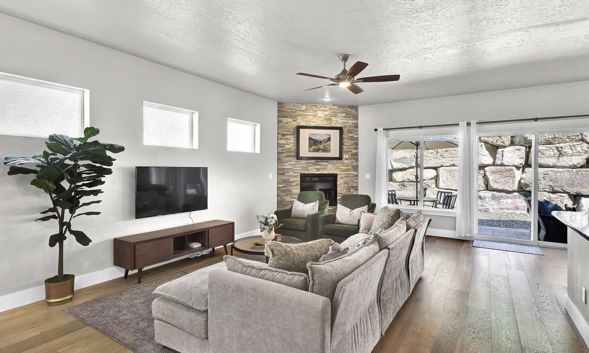 North End House | Hillside Harmony Luxury Comfort