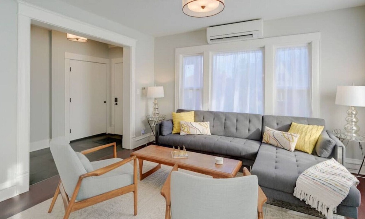 Southeast Magnolia House | ♛Hillside Magnolia Retreat♛~ Downtown Location ~