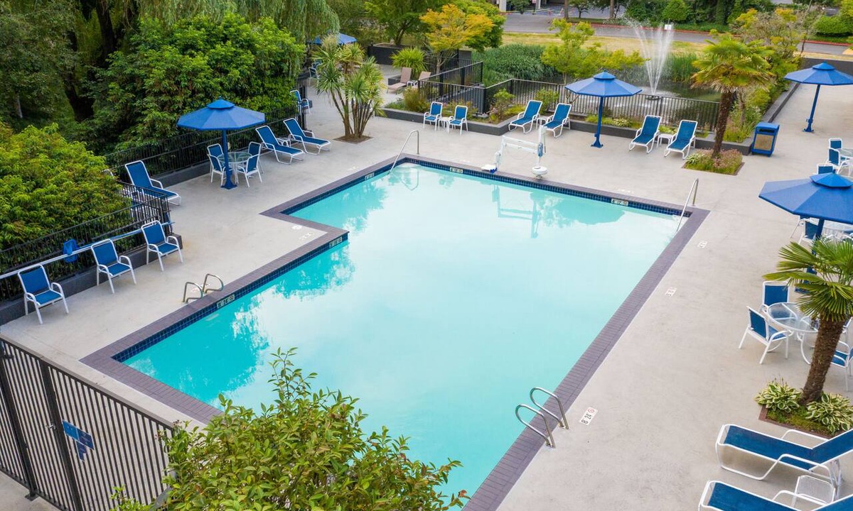 West Bellevue Hotel | Hilton Bellevue