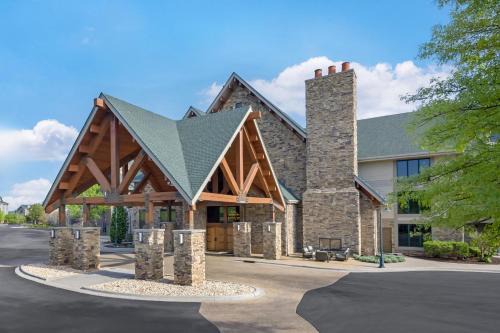 Big Cedars Hotel | Hilton Grand Vacation Club Paradise Point Hollister