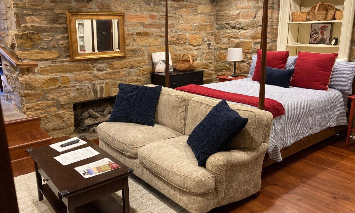 Warrenton Apartment | Historic 2-Bedroom in Old Town Warrenton, Virginia