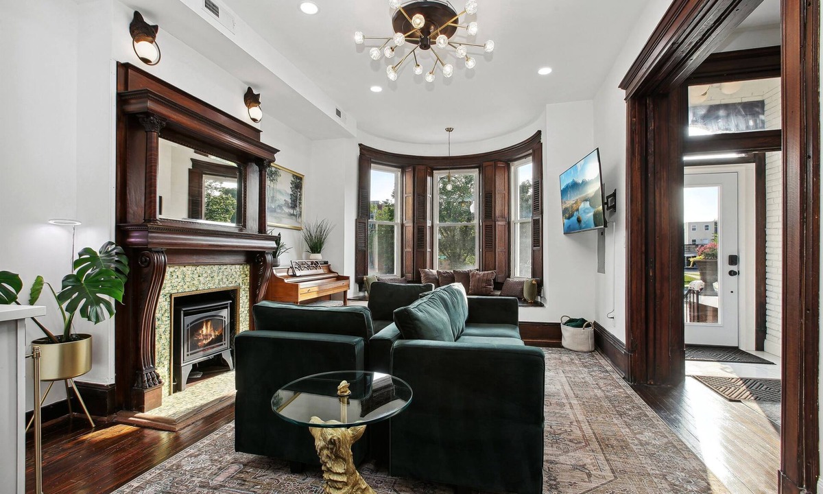 North Capitol Street House | Historic-7BR/4.5BA-Walk to DC Sights + Parking