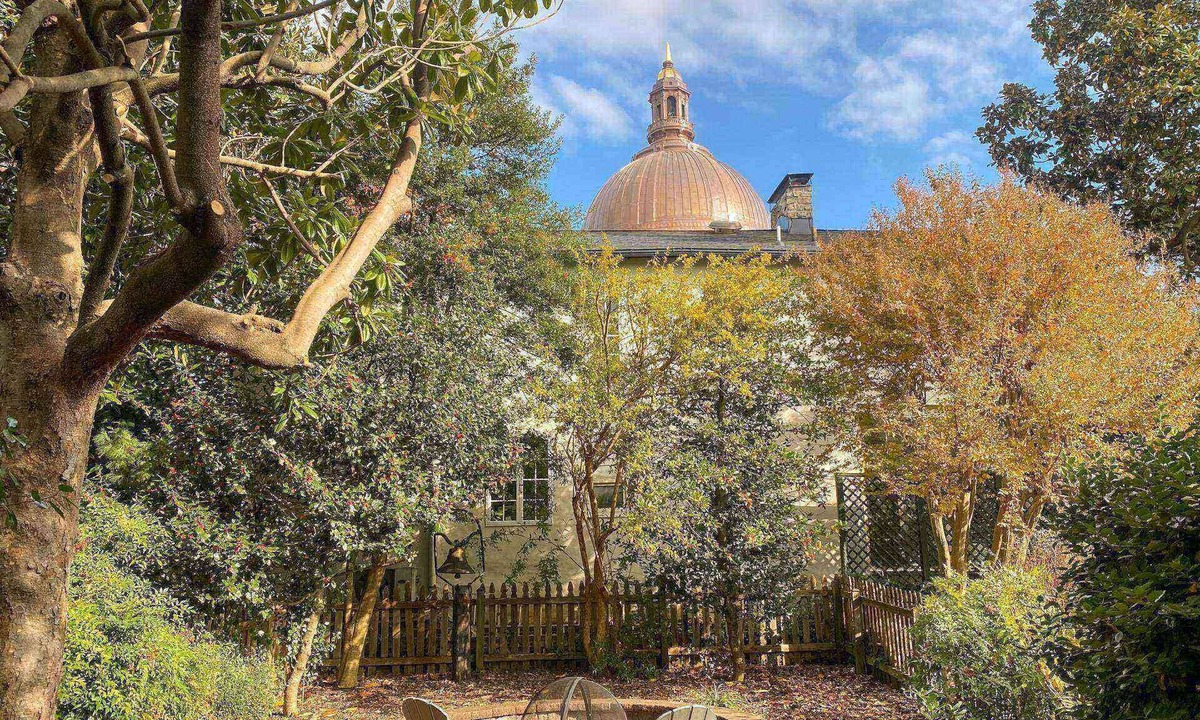 Historic District House | Historic Chapel Views, Steps to USNA Gate 1 w Private Patio & Off-Site Parking