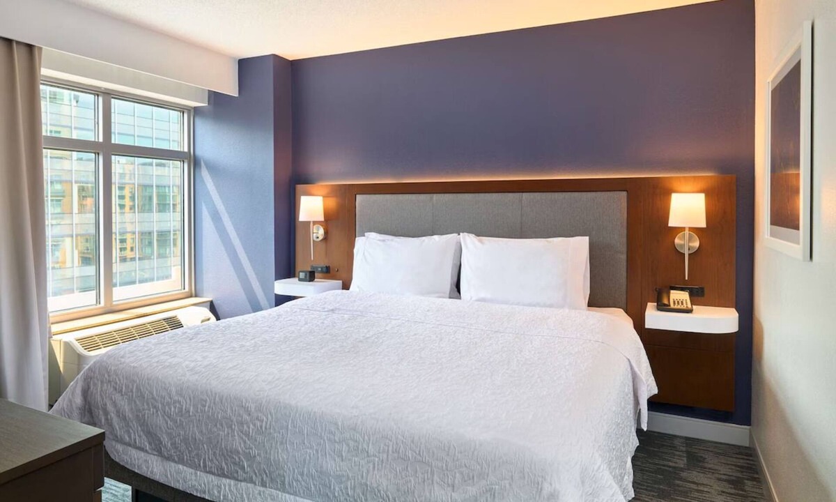 Mount Vernon Triangle Hotel | Historic D.C. Within Reach: Stay by Museums, Free Breakfast, Pet-Friendly