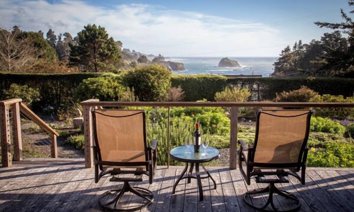 Little River House | Historic La Bella Vista - Walk to Van Damme State Park Beach!