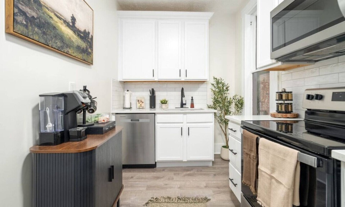 Victorian Village Apartment | Historic |Victorian Village | Free Parking | Steps to OSU