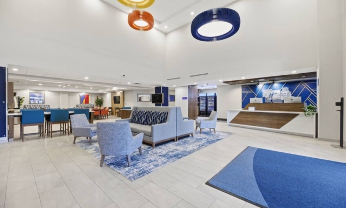 Southwest Raleigh Hotel | Holiday Inn Express And Suites Raleigh West Lenovo Center by IHG
