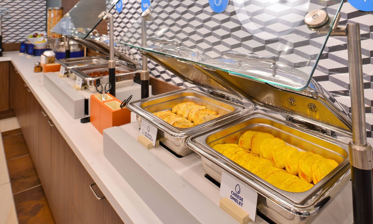 Waldorf Hotel | Holiday Inn Express Waldorf by IHG