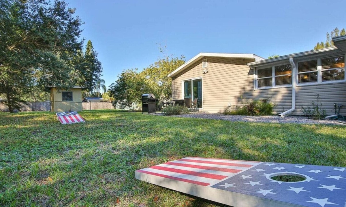 Southgate House | Home w/Fenced Yard, Hot tub, Grill & 3 King Beds!