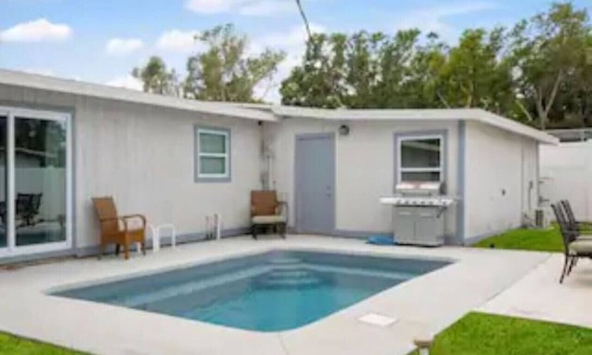 Riverview Estates House | Home with heated pool & Fenced Yard by Siesta Key!