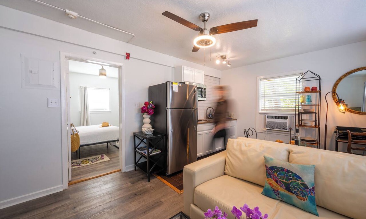 Laurel Park Apartment | HoneyBee Loft in Best Downtown area nestled between High-End Residential
