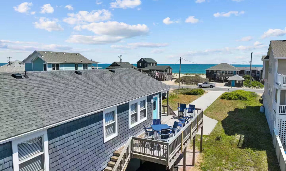 Kitty Hawk Cottage | Hook Wine Sinker | Walk to Beach Hot Tub Game Room