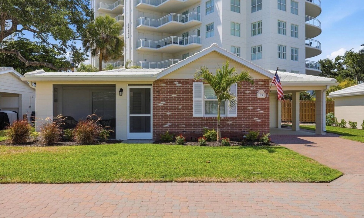 Siesta Key Villa | Horizons West Villa F-9 - Lovey view of the Intracoastal