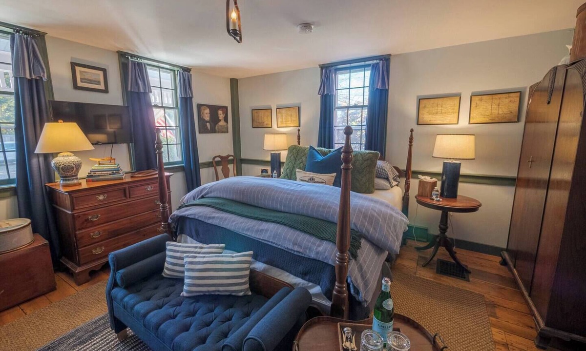 Stonington Apartment | Hospitality as sweet as apple pie!