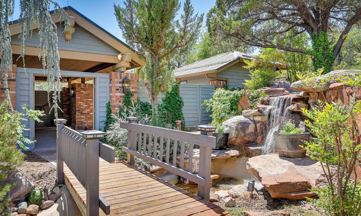 Payson Cottage | Hot Tub + Games: Spacious Golf Retreat in Payson